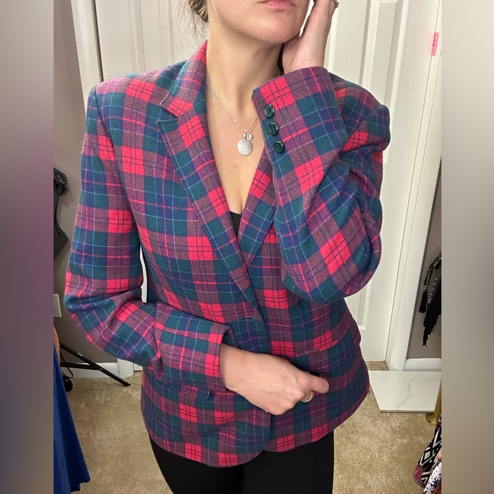Vintage Pendleton plaid suit. Blazer and skirt.